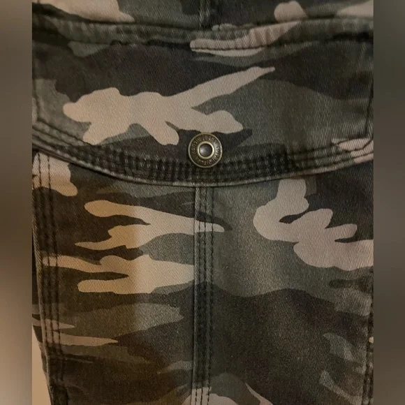 Kensie Camouflage Utility Jacket - Picture 5 of 9